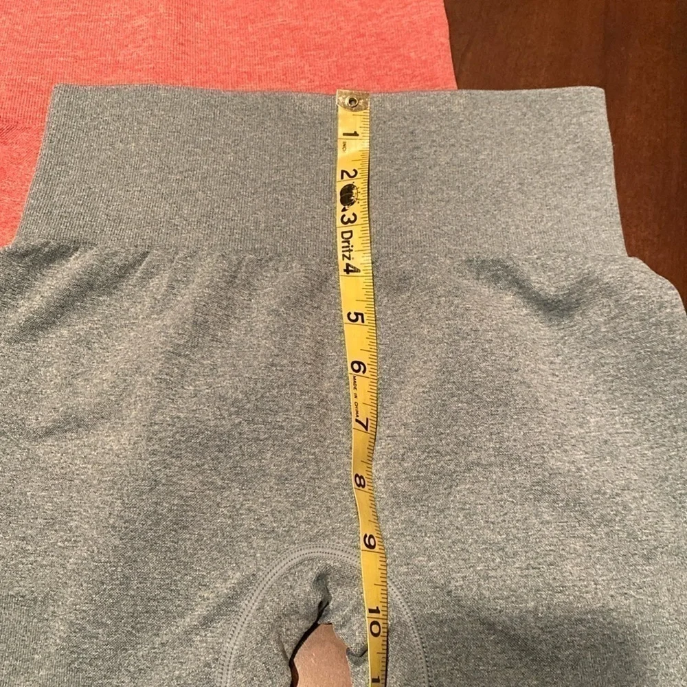 3 pack seemless high waist yoga shorts size Small in gray, green, and red